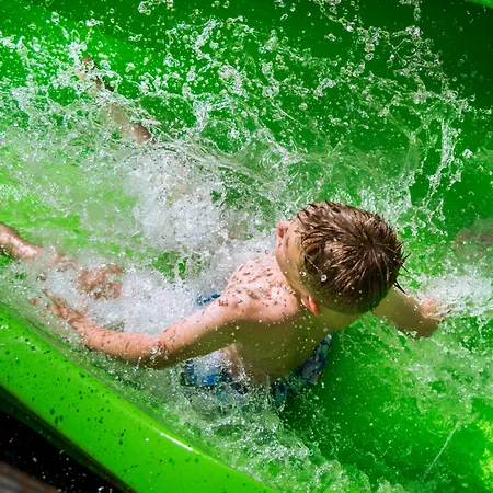 Oasis Park Splash Hotell 4*