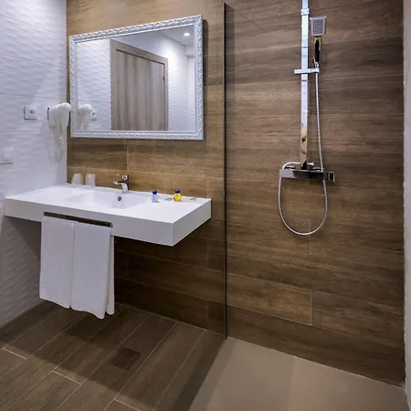 Oasis Park Splash Hotell 4*