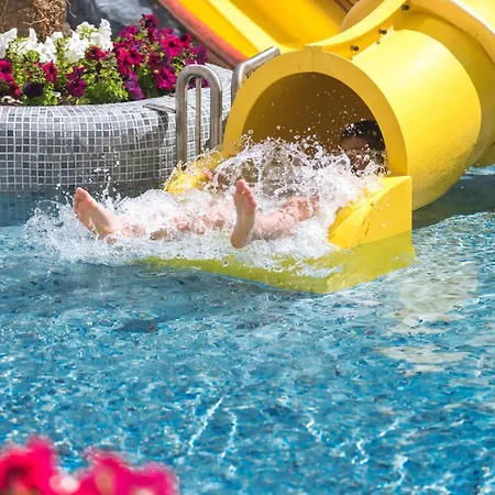 Oasis Park Splash Hotell 4*