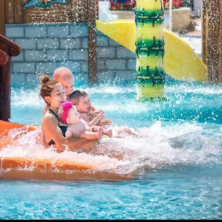 Szálloda Oasis Park Splash 4*