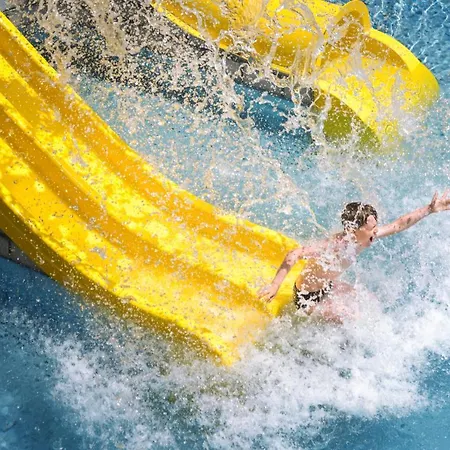 Oasis Park Splash Szálloda 4*