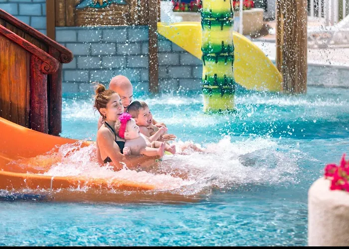 فندق Oasis Park Splash 4*